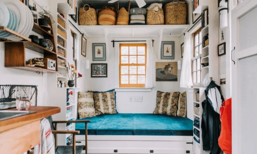 SMART STORAGE SOLUTIONS FOR ITEMS BETWEEN HOMES